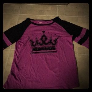 I'm selling a long sleeve shirt (cleaned)